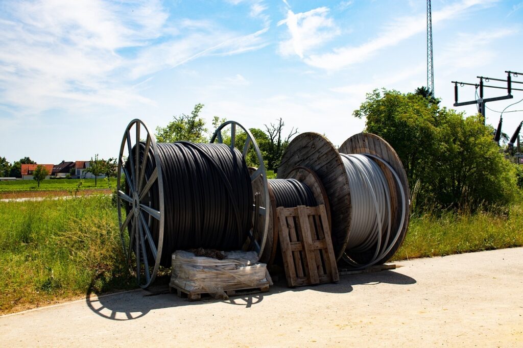 stolik ze szpuli na kable